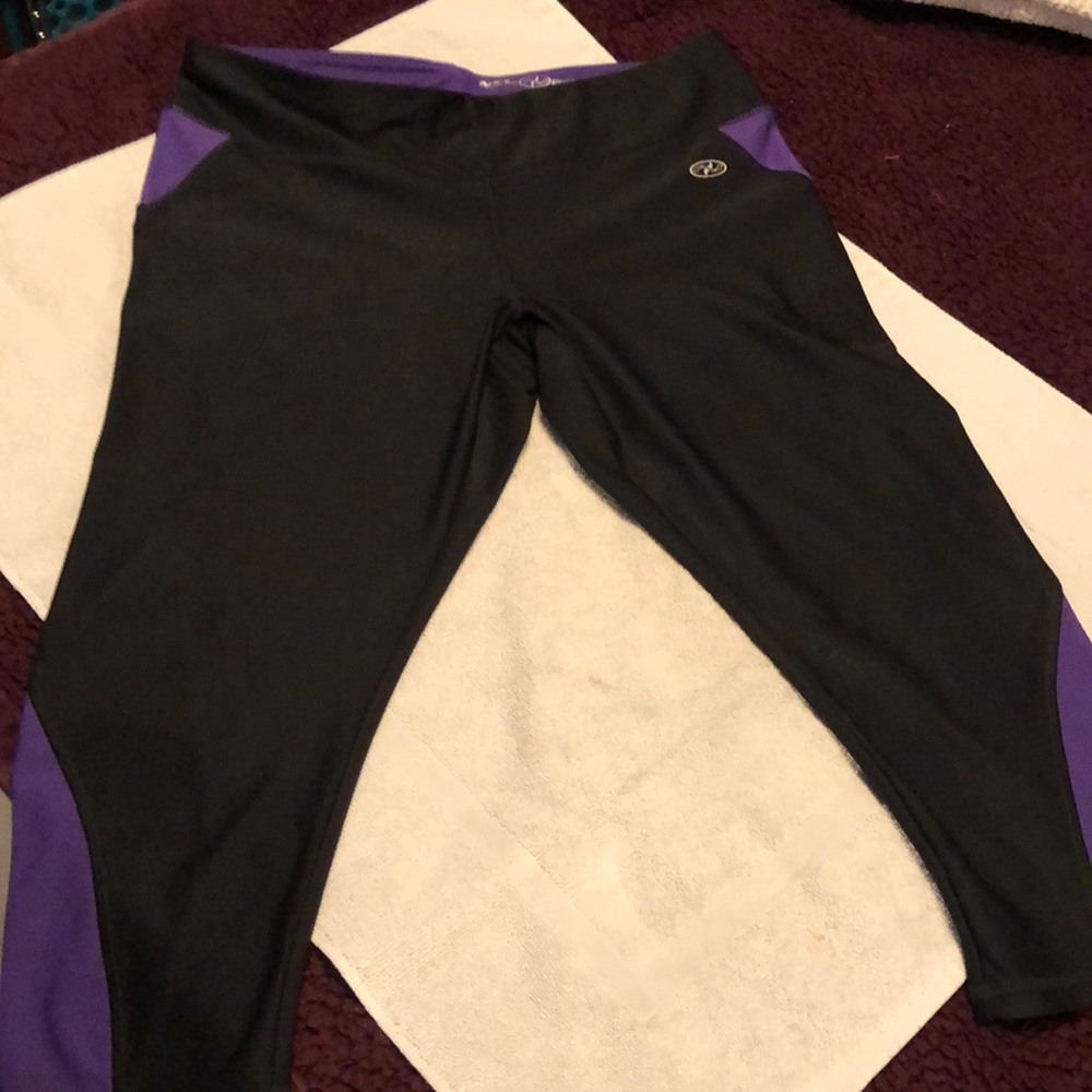 N.Y.L. Capri leggings size M